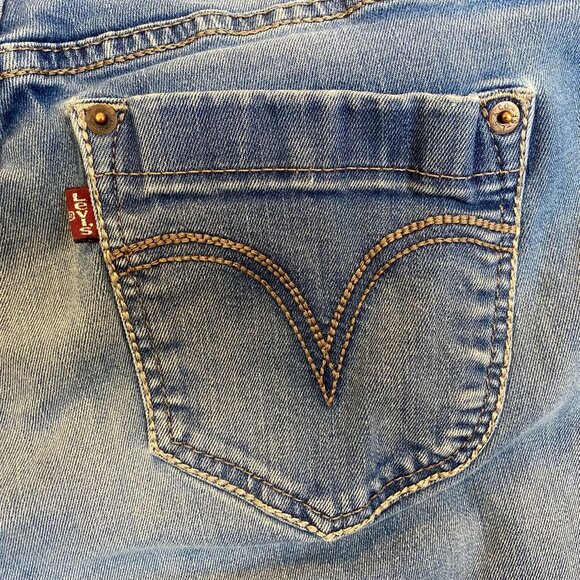 Levis Womans Jeans Size 18W 34x32 Distressed Blue Denim Comfortable Mid Rise - Picture 15 of 16